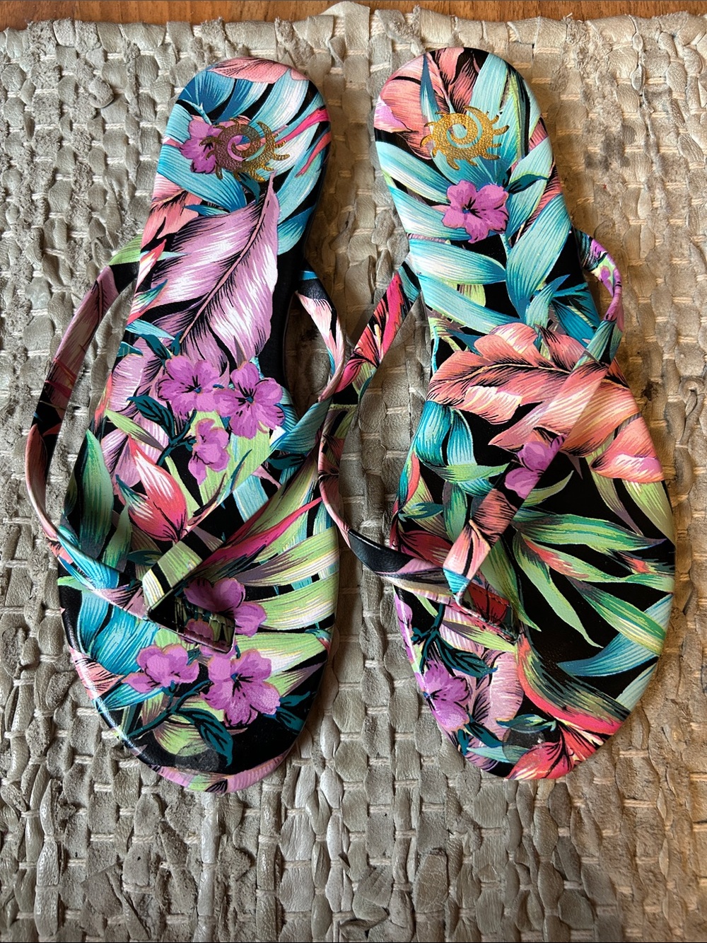 Tropical Floral Flip Flop Sandals - Multicolor